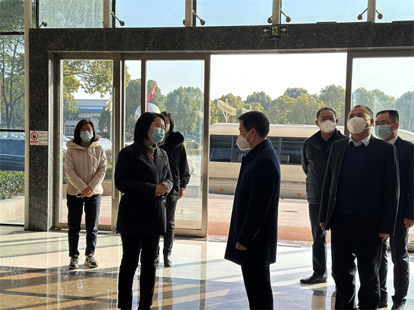 郭書記帶隊春節走訪慰問1.jpg